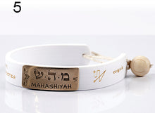 Carica l'immagine nel visualizzatore di Gallery, 05) MAHASHIYAH - 10 a 15 Aprile, bracciale caucciù piastrina bronzo