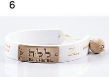 Carica l'immagine nel visualizzatore di Gallery, 06) LELEHE’EL - 15 a 20 Aprile, bracciale caucciù piastrina bronzo