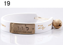 Carica l'immagine nel visualizzatore di Gallery, 19) LEWUWIYAH - 22 a 27 Giugno, bracciale caucciù piastrina bronzo