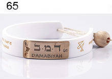 Carica l'immagine nel visualizzatore di Gallery, 65) DAMABIYAH - 9 a 14 Febbraio, bracciale caucciù piastrina bronzo