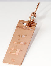Carica l'immagine nel visualizzatore di Gallery, 09) HAZIY’EL - 1° al 5 Maggio - Orecchino in bronzo satinato, orecchino bronzo satinato