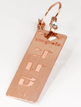 Carica l'immagine nel visualizzatore di Gallery, 14) MEBAHE’EL - 27 a 31 Maggio - Orecchino in bronzo satinato, orecchino bronzo satinato