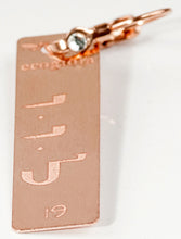 Carica l'immagine nel visualizzatore di Gallery, 19) LEWUWIYAH - 22 a 27 Giugno - Orecchino in bronzo satinato, orecchino bronzo satinato