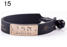 Carica l'immagine nel visualizzatore di Gallery, 15) HARIY’EL - 1° a 6 Giugno, bracciale caucciù piastrina bronzo