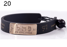 Carica l'immagine nel visualizzatore di Gallery, 20) PEHALIYAH - 27 a 30 Giugno, bracciale caucciù piastrina bronzo