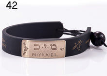 Carica l'immagine nel visualizzatore di Gallery, 42) MIYKA’EL - 19 a 23 Ottobre, bracciale caucciù piastrina bronzo