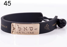 Carica l'immagine nel visualizzatore di Gallery, 45) SA’ALIYAH - 3 a 7 Novembre, bracciale caucciù piastrina bronzo