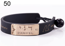 Carica l'immagine nel visualizzatore di Gallery, 50) DANIY’EL - 1° a 2 Dicembre, bracciale caucciù piastrina bronzo