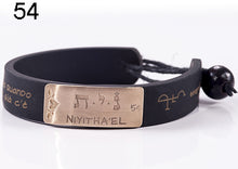 Carica l'immagine nel visualizzatore di Gallery, 54) NIYITHA’EL - 17 a 22 Dicembre, bracciale caucciù piastrina bronzo