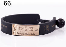 Carica l'immagine nel visualizzatore di Gallery, 66) MANAQE’EL - 14 a 19 Febbraio, bracciale caucciù piastrina bronzo